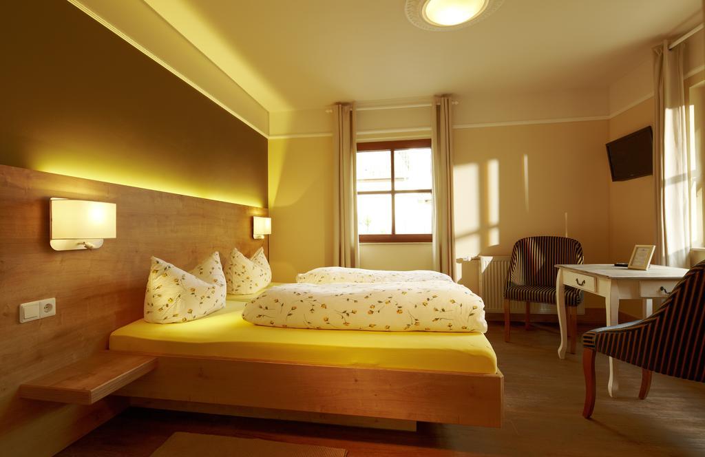 Sankt Annagut Hotel Burrweiler Luaran gambar